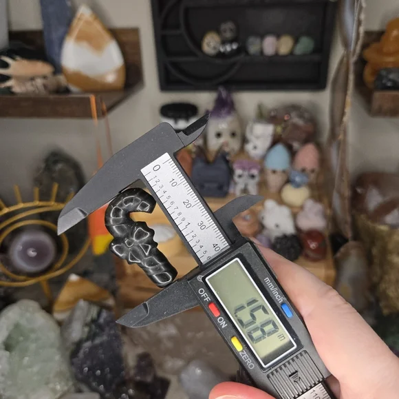 ONE Mini Candy Cane Crystal Carving - Picture 8 of 8